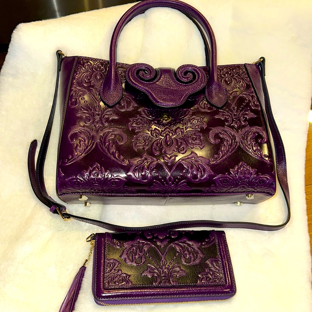 Stunning Dark Purple Leather Shoulderbag with Wallet!